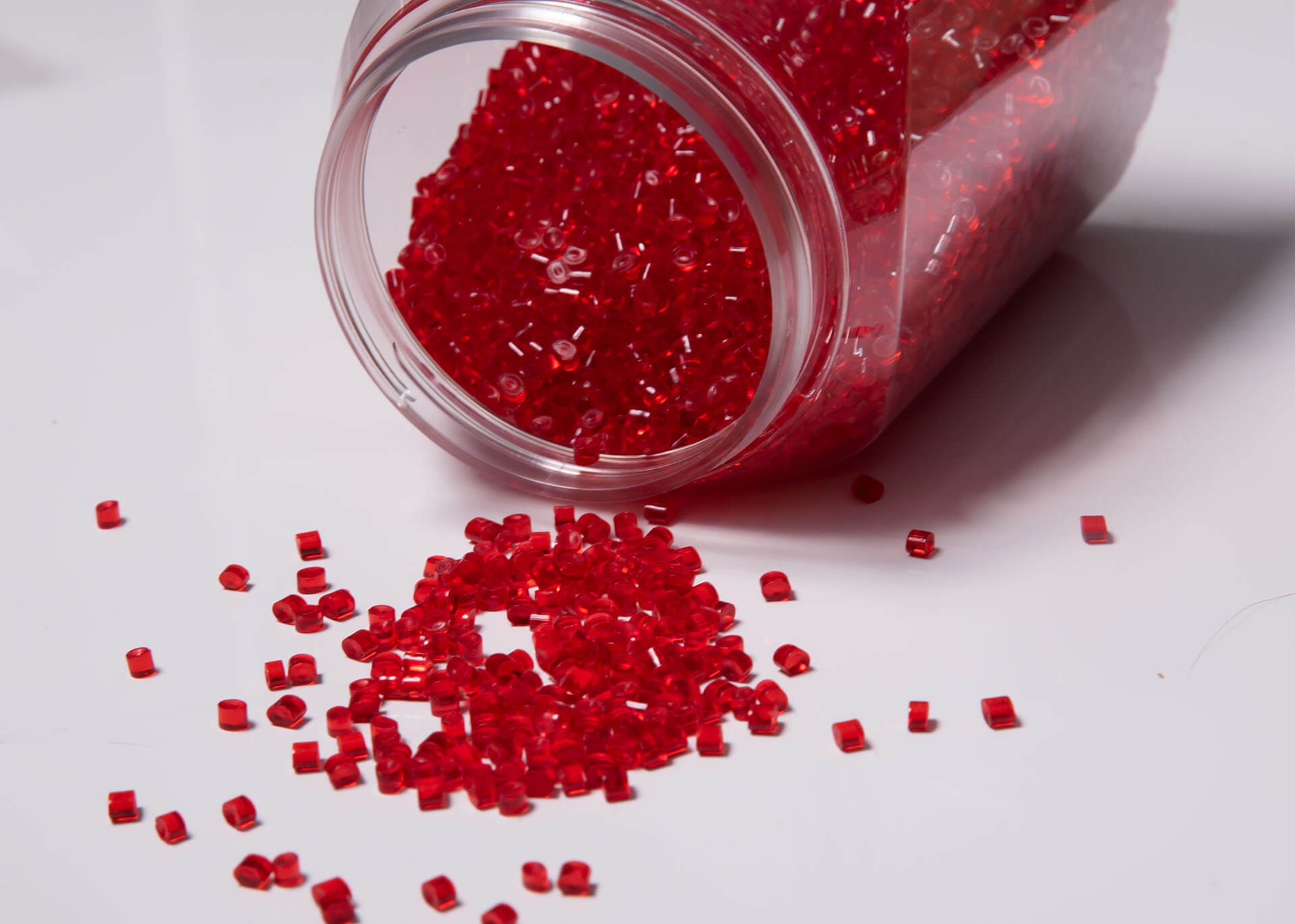 pile of injection molding resin pellets that is red
