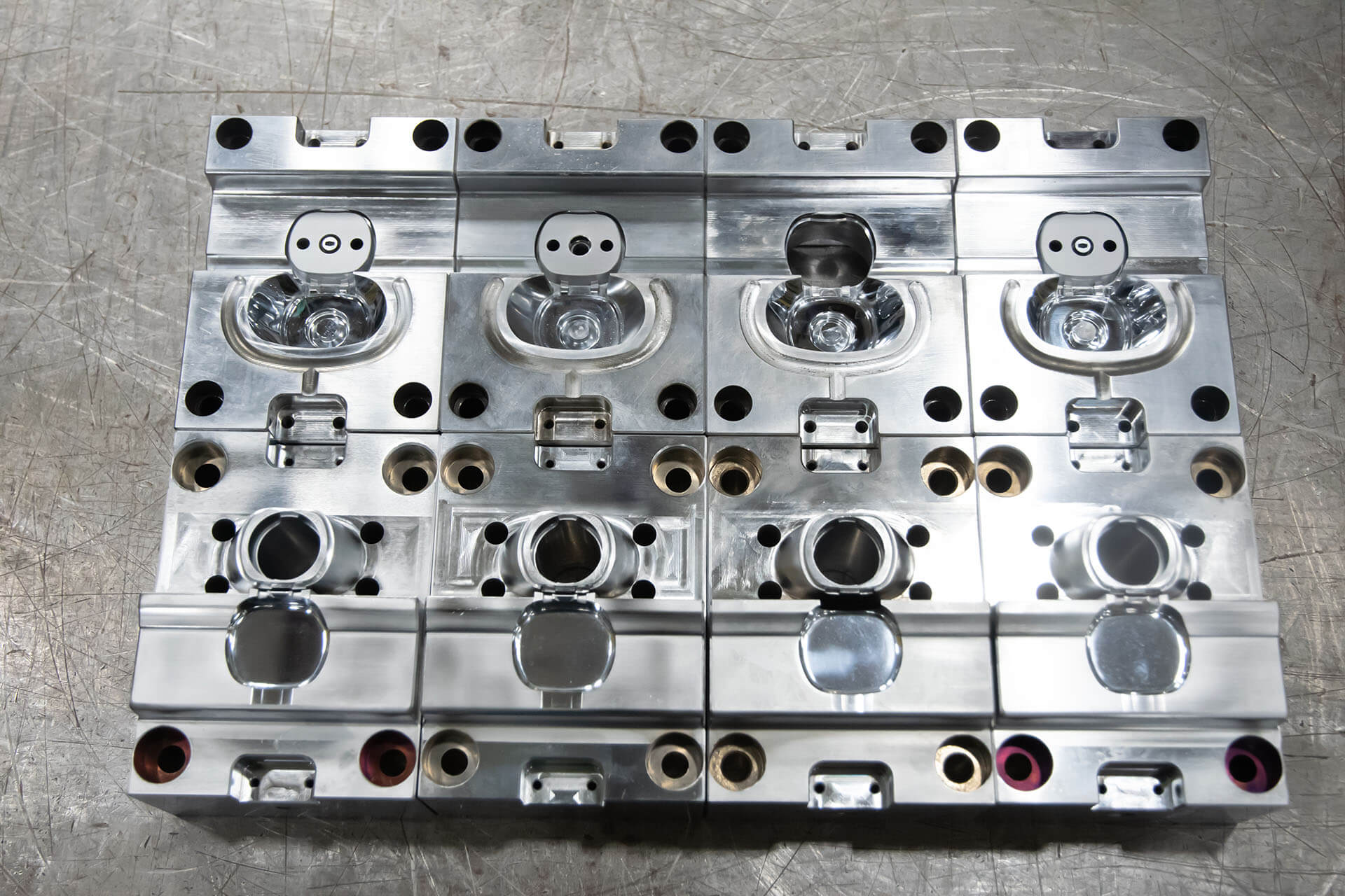 GP21(76) birdseye view of factory floor with injection machines